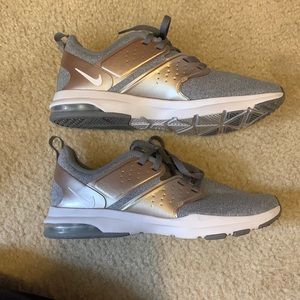 Nike sneakers size 6. GENTLY WORN